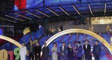 第六届丝绸之路国际电影节在福州开幕 百余名中外电影名人闪耀红毯