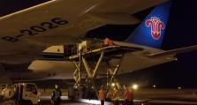 澳大利亚侨胞捐助100吨防疫物资包机运抵武汉
